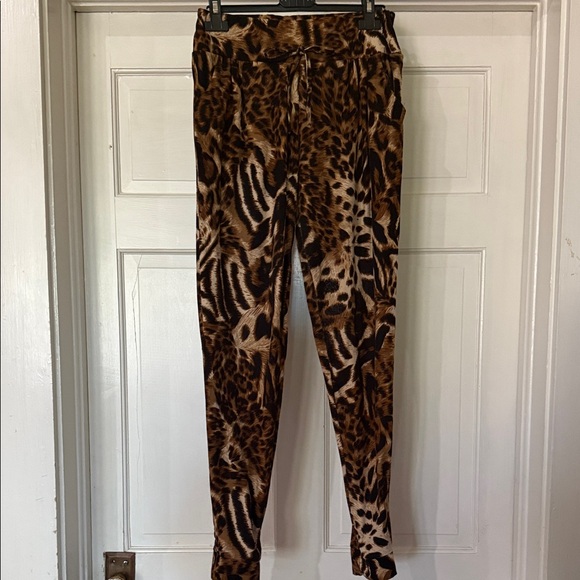 WinWin Pants - Leopard Print Leggings With Pockets